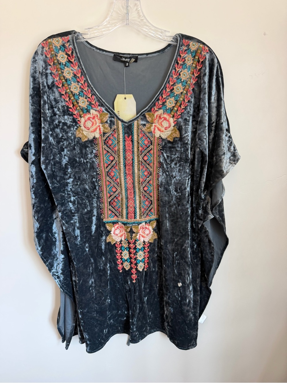 ANDREE BY UNIT Crushed Velvet Tunic Top in Gray with Pink & Green Embroidery
